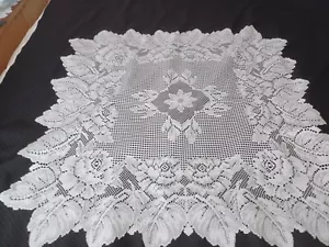 Tovaglia vintage in pizzo rosa e foglia bianca 48" quadrata - Foto 1 di 4