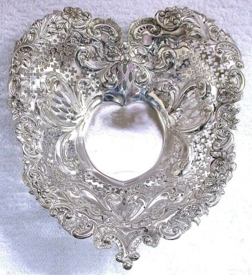 Forma de corazón 1899 Gorham Sterling trabajo perforado vintage cuenco 3 pies de bola AS142 Foto 1 de 3