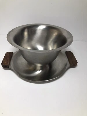 Stainless steel bowl w/attached pedestal + wood handles Made in Japan Gravy/Cond - Image 1 of 4
