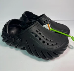 Crocs Echo Clog Triple Black M5 W7 Unisex Foam Streetwear Slipper Schuh 207937-001 - Bild 1 von 9