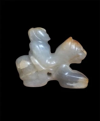 Hombre montando una bestia, era neolítica, artefacto de jade extremadamente raro Foto 1 de 4