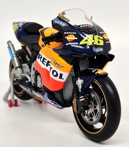 Minichamps 1/12 Honda RC211V Moto GP 2002 Valentino Rossi Signed Model Motorbike - Picture 1 of 13