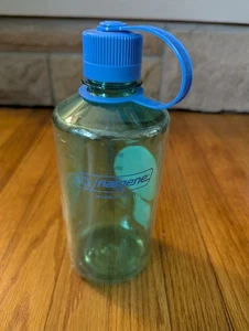 Nalgene 32 fl oz Plastic Narrow Mouth Water Bottle Made in USA BPA Free - Picture 1 of 2