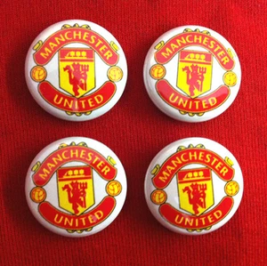 MANCHESTER UNITED FOOTBALL CLUB INSIGNIA PIN BOTÓN COLECCIONABLE INGLATERRA REINO UNIDO CONJUNTO DE 4 - Imagen 1 de 2