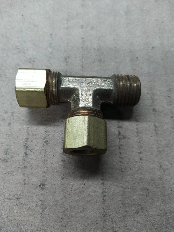 371-06-04-06 Brass 3/8" Compression Pipe Run Tee Fitting x 1/4 Male NPT - Image 1 of 1