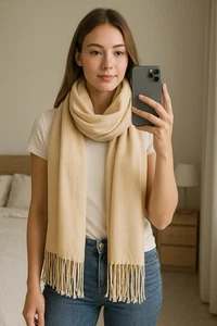 Schal beige rechteckig extrem weich leicht Fransen warm - Bild 1 von 4