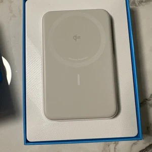 Anker Maggo Power Bank, Qi2 Certified 15W Ultra-Fast Magsafe-Compatible Portable - Picture 1 of 6