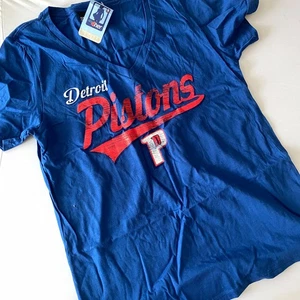 Damen Detroit Pistons NBA 4Her V-Ausschnitt T-Shirt blau rot Grafik Tee Größe Large - Bild 1 von 5