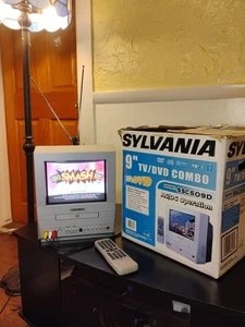 🔥🦄Sylvania CRT DVD SSC509D 9” W Remote New Old Open Box Tested! Gaming Tv🔥 - Picture 1 of 20