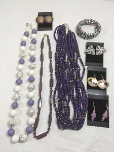 Lotto gioielli viola rosa lavanda collane orecchini bracciale uno firmato tutto vintage - Foto 1 di 14