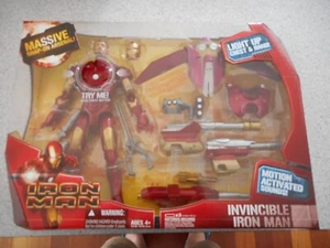 2008 IRON MAN MOVIE ACTION FIGURE MARVEL INVINCIBLE IRON MAN LIGHT UP + ARSENAL - Picture 1 of 6
