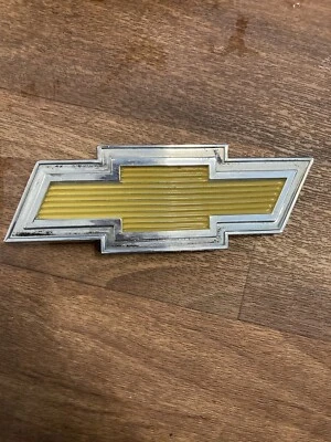 Emblema parrilla furgoneta Chevy G10 71-77 Foto 1 de 4