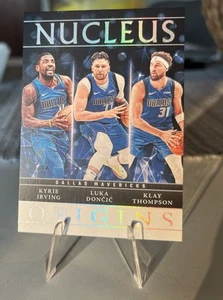 2024-25 Panini Origins Kyrie Irving Luka Doncic Thompson Nucleus Mavericks #13 - Bild 1 von 2