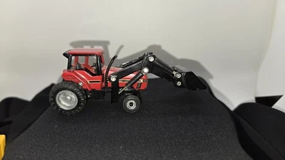 Case/IH 7130 Magnum Tractor w Loader & Cab 1/64 Scale by Ertl - Image 1 of 4