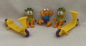 Lot of 3 Vintage Garfield PVC Figures And 2 Scooters - Picture 1 of 1
