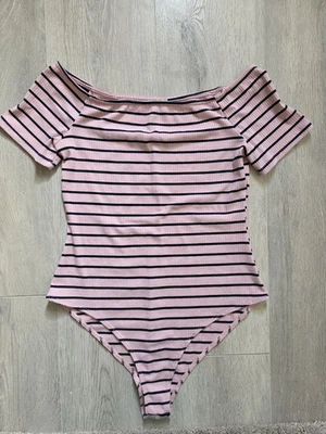 Charlotte Russe 弹性粉色和蓝色条纹身体套装上衣女式 L 码 — 第 1/3 张图片