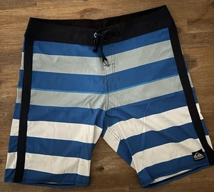 Mens size 34 Quiksilver Surf striped board shorts boardies - Picture 1 of 3