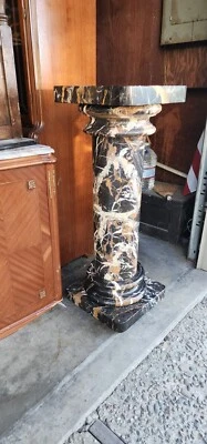 Italian Onyx Pedestal   - Image 1 of 4