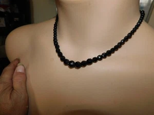 SIMPLE & ELEGANT GRADUATED FACETED BLACK BEAD NECKLACE NICE SPARKLE 16" - Picture 1 of 2