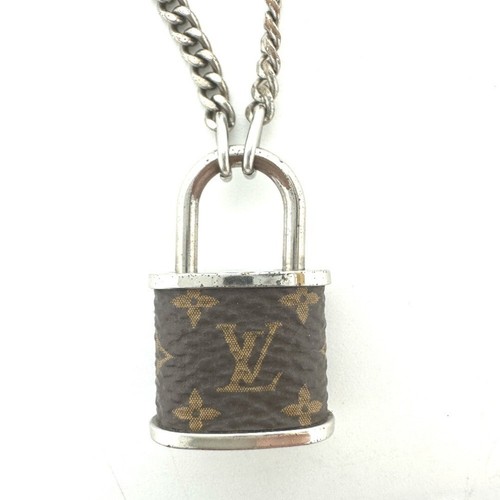 LOUIS VUITTON（LV） Louis Vuitton Ciondolo Monogramma Medaglione M00525 Lucchetto Collana Metallo Argento