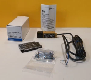 OMRON E3S-RS30E42-30 optoelectric photoelectric photoelectric sensor 12...24 Vdc - Picture 1 of 4
