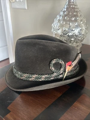 Sombrero Fedora Marrón Terciopelo Genuino "Feel the Felt" Campeón Para Hombre 7 1/8 Largo Ovalado Foto 1 de 4