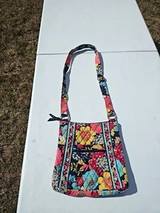Vera Bradley On The Go Crossbody Purse in HAPPY SNAILS - So Cute - Picture 1 of 4
