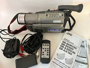 JVC GR-SXM330U 400X Digital Zoom SUPER VHS Compact Camcorder With Case & Extras