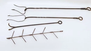 4er Gruppe 1800er Primitive Eisen Werkzeuge inkl Maistrockner & Kaminrechen - Bild 1 von 11