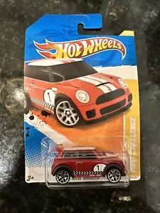 Hot Wheels ~ 2011 New Models ~ Mini Challenge ~ Red ~ 1:64 Scale - Picture 1 of 6