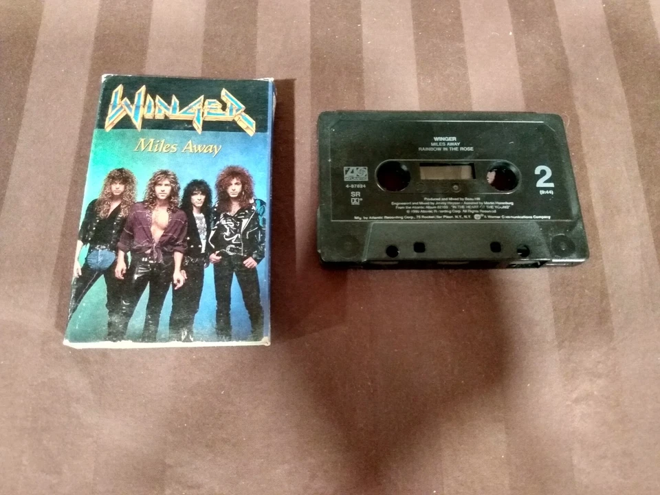 Winger Miles Away (Cassette) Single — 第 1/1 张图片