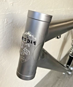 MOOTS TITANIUM MOUNTAIN FRAME 2.8 KGS. 19 INCH SUSPENSION 1 1/8 HEAD TUBE 26'ER - Picture 1 of 22
