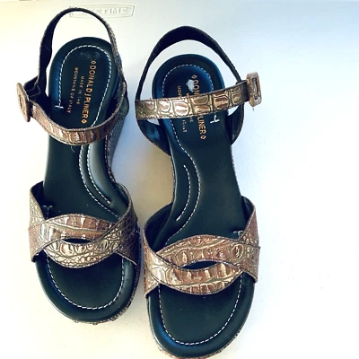 New Donald J Pliner genuine brown/gold leather sandals mismatch size 7&8 M - Image 1 of 4