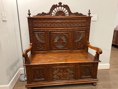 Antiguo banco bretón francés tallado en Bretaña  Foto 1 de 3