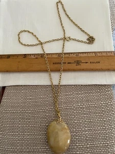 Vintage Halskette Stein Anhänger natürlich poliert creme braun goldfarben Stein 28" - Bild 1 von 2