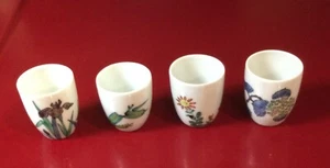 Quattro Coppe Sake Giapponese Vintage Fiori Dipinti a Mano MOLTO BELLI! - Foto 1 di 9