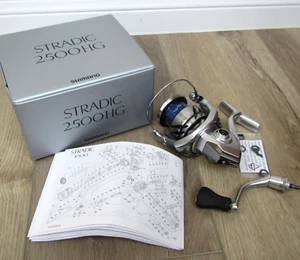 NEW SHIMANO STRADIC 2500 HG SPINNING FISHING REEL - Picture 1 of 3
