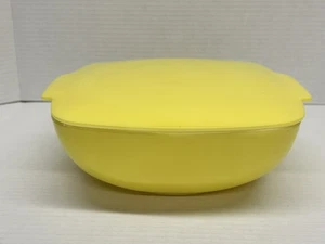VINTAGE PYREX YELLOW HOSTESS CASSEROLE DISH 525B 2 1/2 QUART w/ 525C LID, EUC - Picture 1 of 10