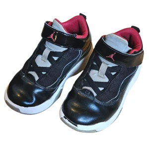 Zapatillas Air Jordan Max Aura negras para niños pequeños talla 11 - Imagen 1 de 8