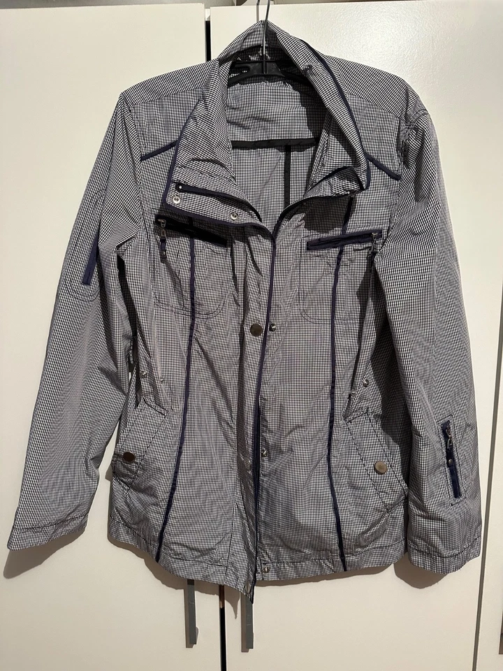 Jacke Gr. 38, kariert, unfüttert, wie leichte Regenjacke, viele Taschen  - Bild 1 von 1
