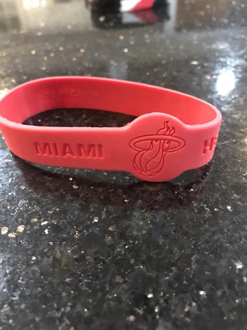 Miami Heat Nba logo silicone wristband bracelet adult Red Cover