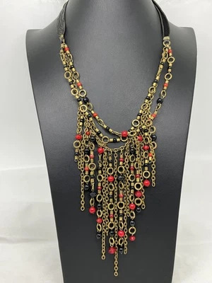 Collar con flecos de cuentas negras y rojas de latón Jenny Rabell Foto 1 de 4