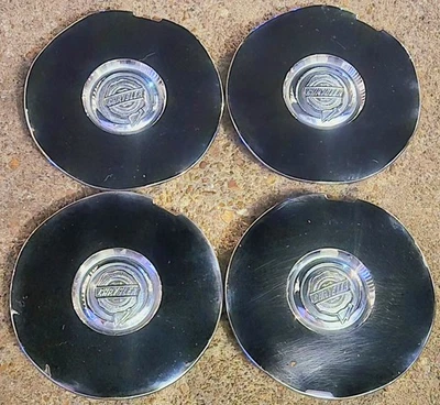 Conjunto de 4 calotas centrais cromadas Chrysler PT Cruiser 2001-2005 fabricante de equipamento original 05272891AA - Imagem 1 de 4