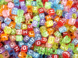 Cuentas del alfabeto 1000 piezas cubos a granel transparentes hágalo usted mismo pulseras swiftie - Imagen 1 de 3