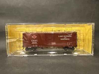Kadee HO Lake Superior & Ishpeming 40’ PS-1 Boxcar, #4027, Road #2236 - Image 1 of 3