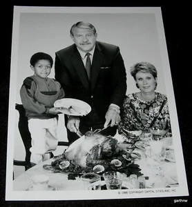 ALEX KARRAS 1986 ABC PROMO PHOTO WEBSTER THANKSGIVING EMMANUEL LEWIS SUSAN CLARK - Picture 1 of 1