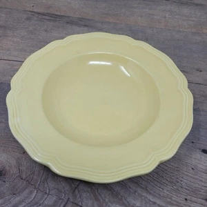 Williams-Sonoma gelber Blumenteller Made in Portugal spülmaschinenfest & mikrowellengeeignet - Bild 1 von 4