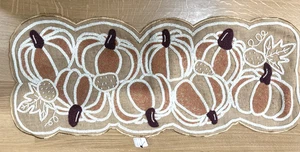 Neu ohne Etikett Kürbis Herbst Ernte Perlen Tischläufer 14" x 37" - Bild 1 von 4
