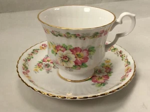 Taza de té y platillo de porcelana de hueso Royal Imperial Wild Rose vintage - Imagen 1 de 6