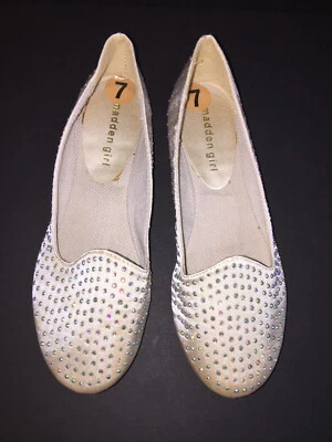 Madden Girl Mujer Rayas Sin Cordones Plano, Tela Taupe, EE. UU. 7 Tachonado Foto 1 de 4